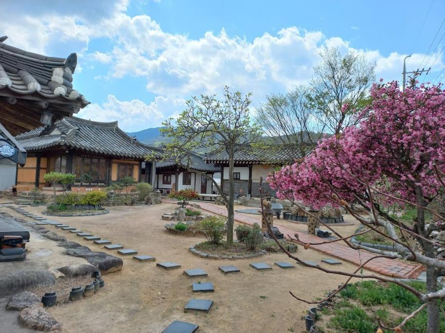 Yasun Gallery Gyeongju Bagian luar foto