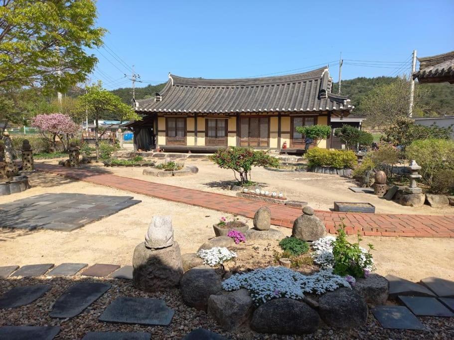 Yasun Gallery Gyeongju Bagian luar foto