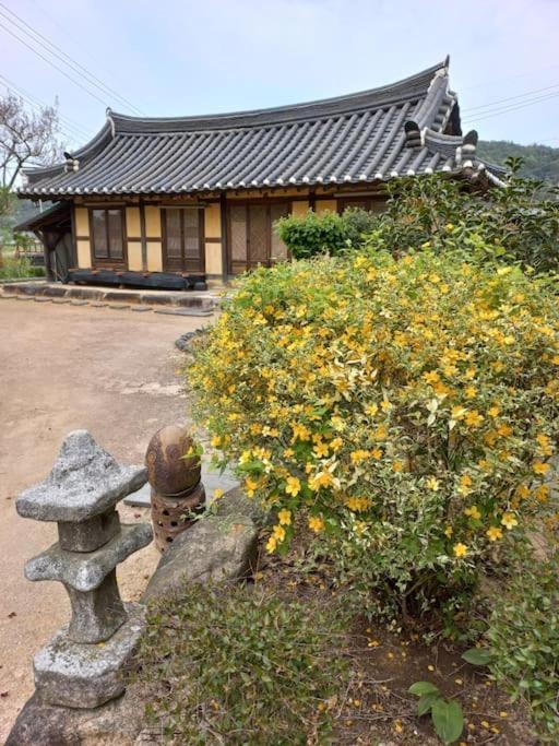 Yasun Gallery Gyeongju Bagian luar foto