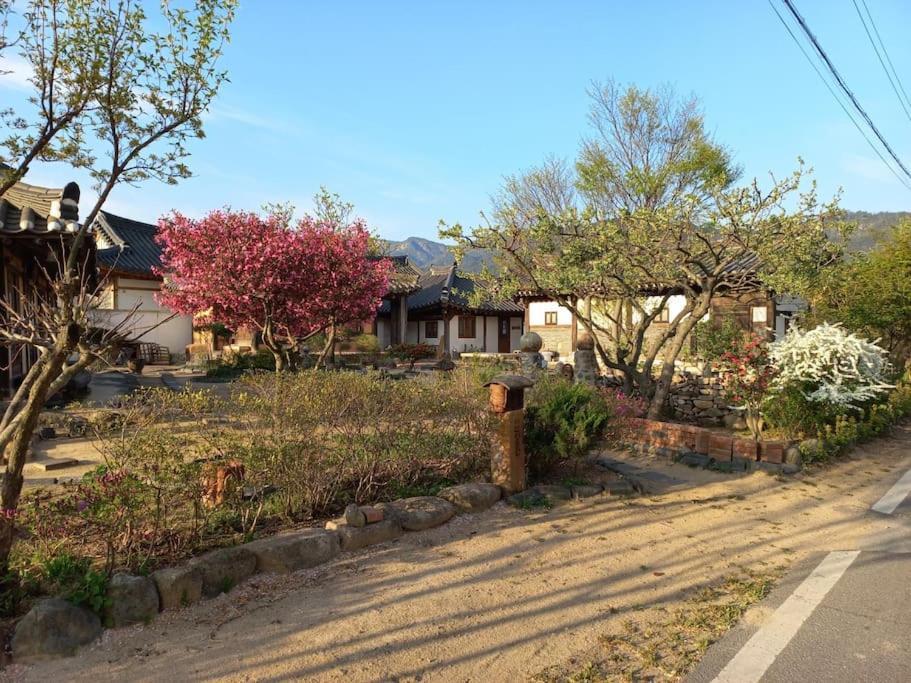 Yasun Gallery Gyeongju Bagian luar foto